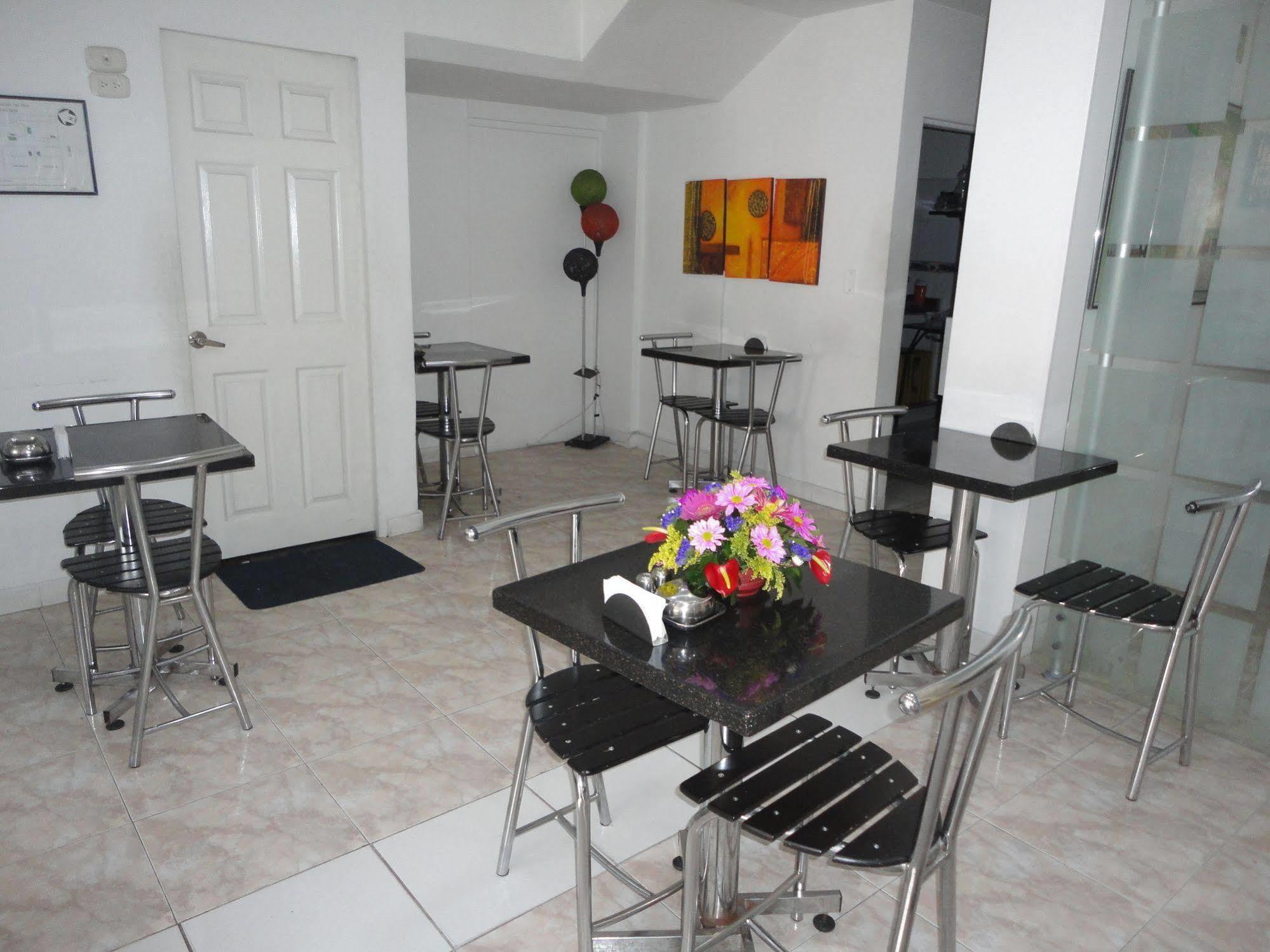 Hotel Fenix Real Bogota Bagian luar foto