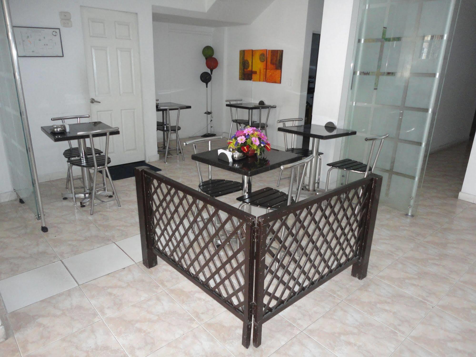 Hotel Fenix Real Bogota Bagian luar foto