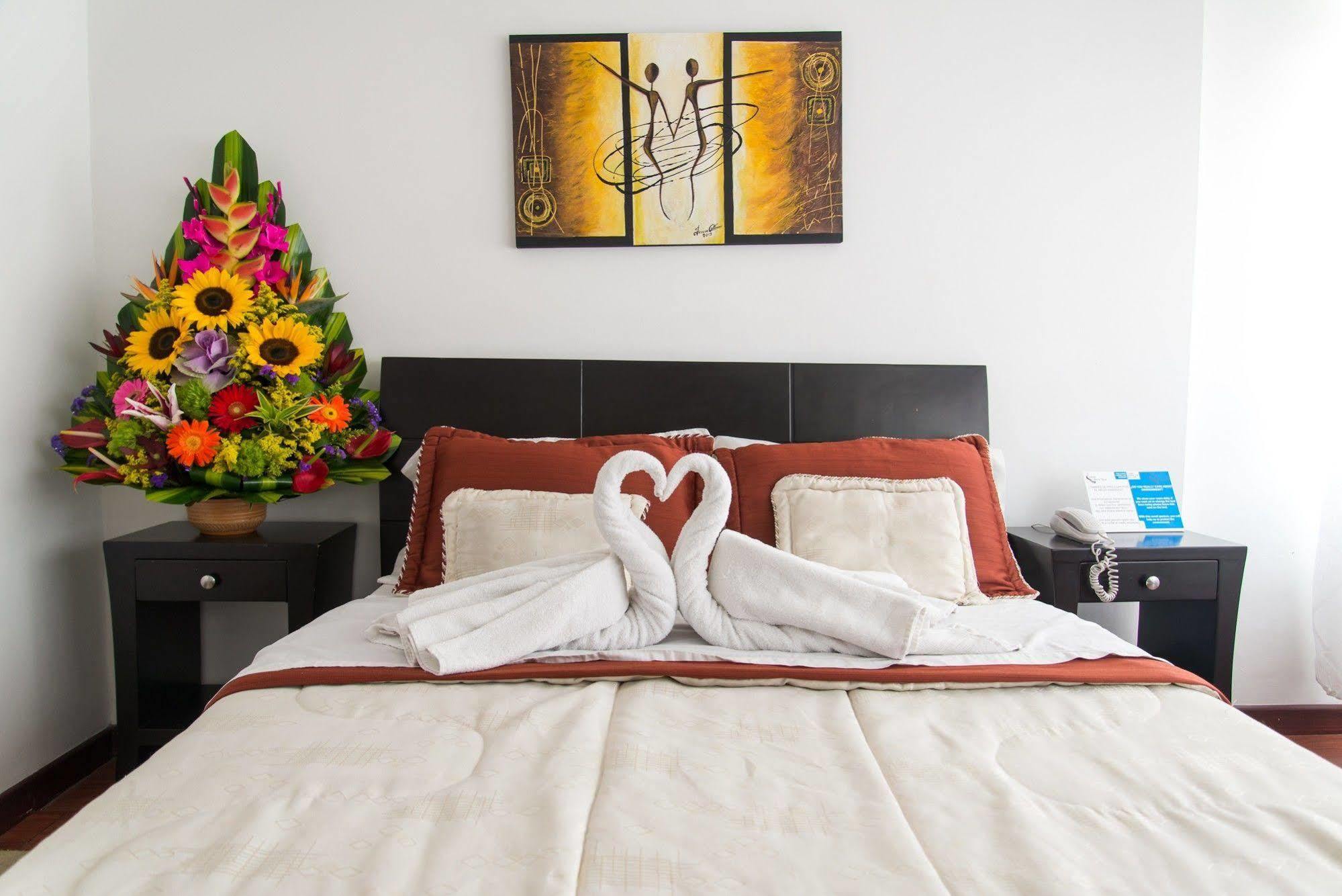 Hotel Fenix Real Bogota Bagian luar foto