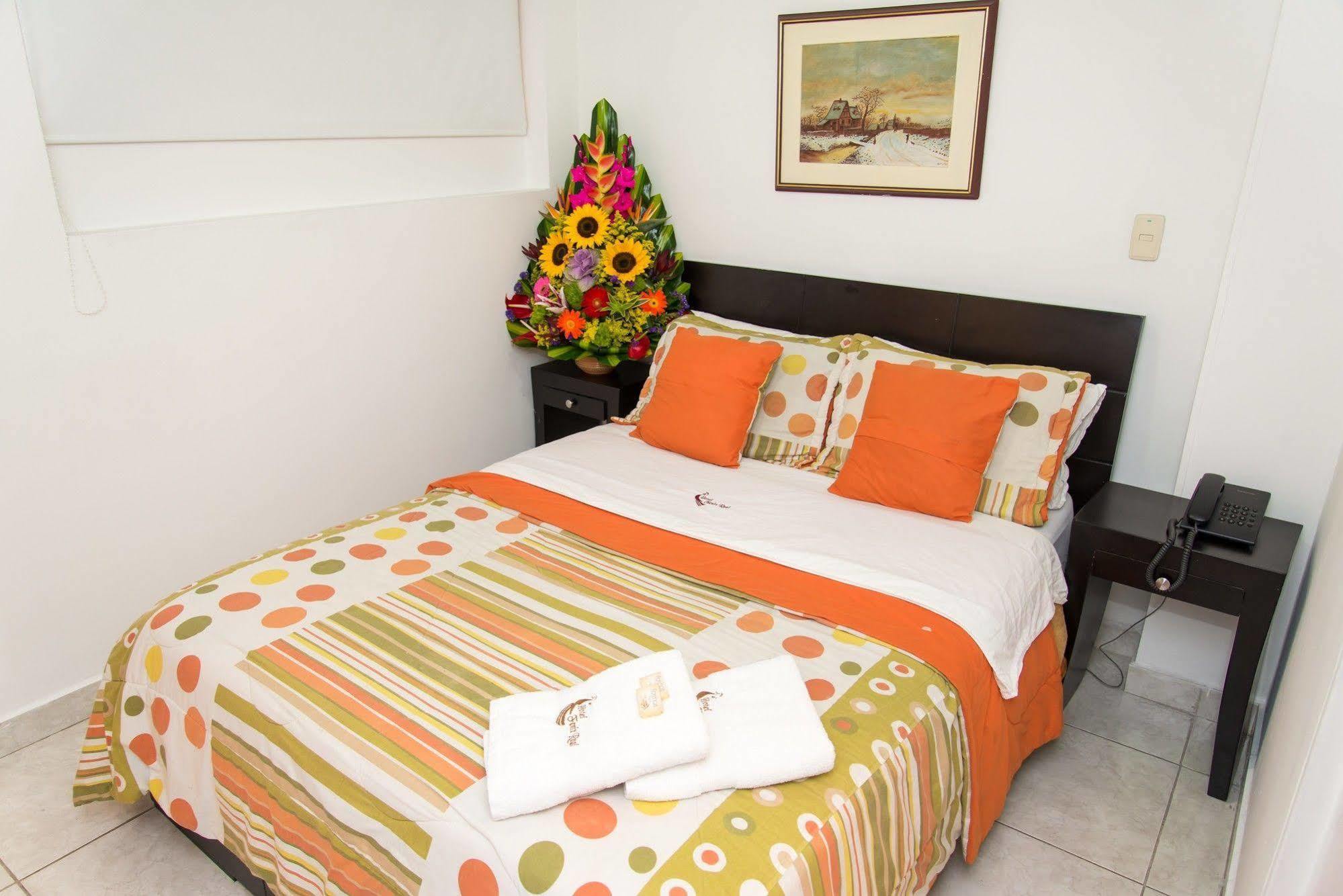 Hotel Fenix Real Bogota Bagian luar foto