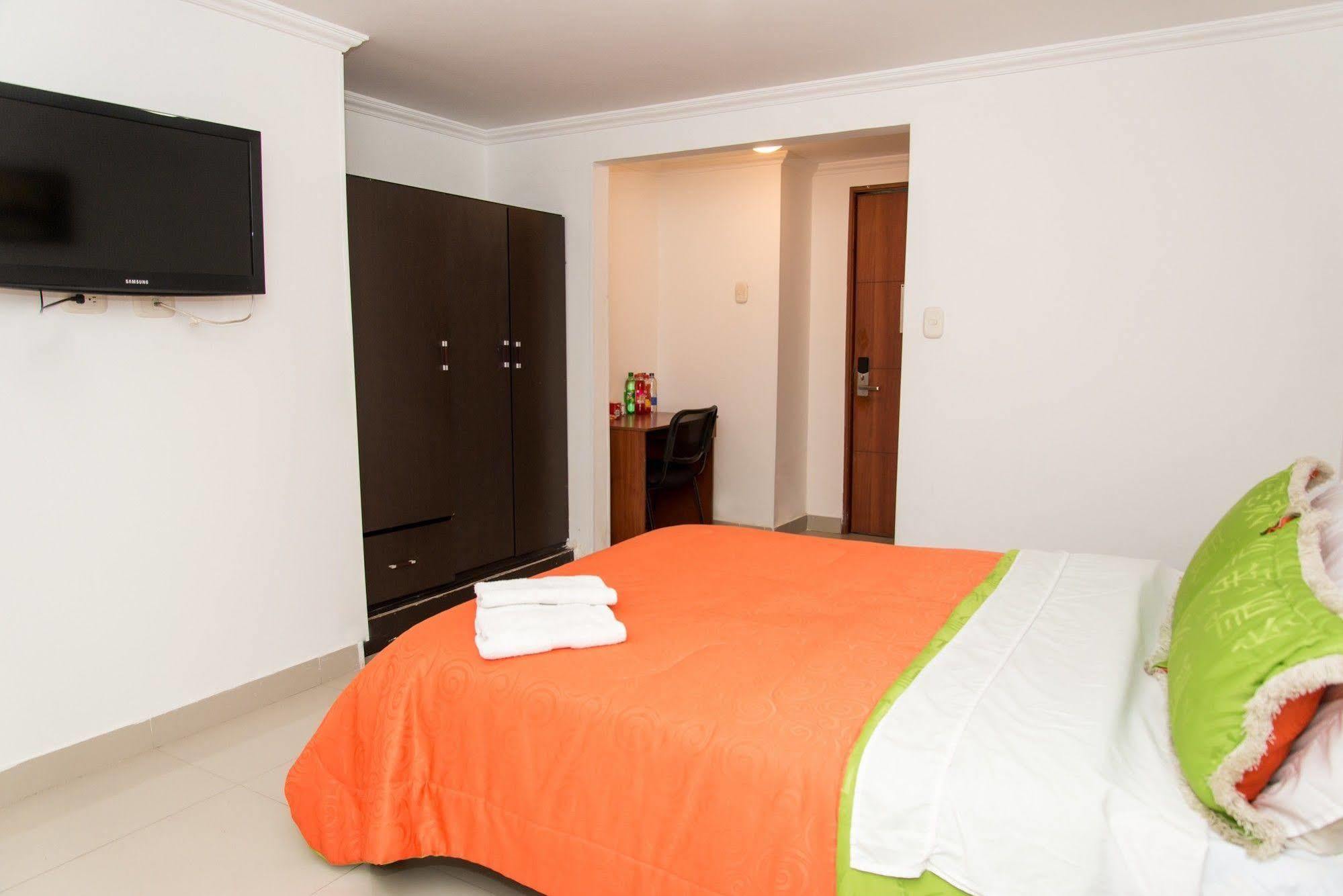Hotel Fenix Real Bogota Bagian luar foto