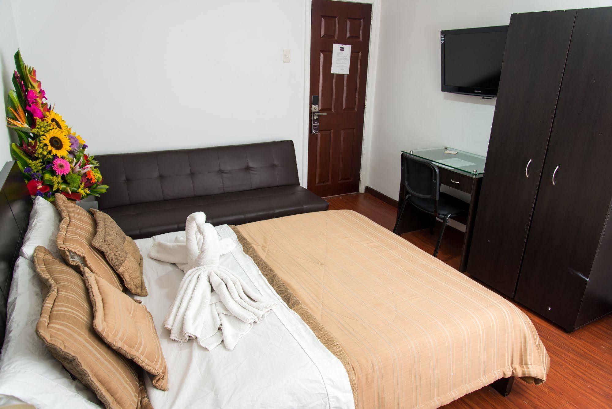 Hotel Fenix Real Bogota Bagian luar foto