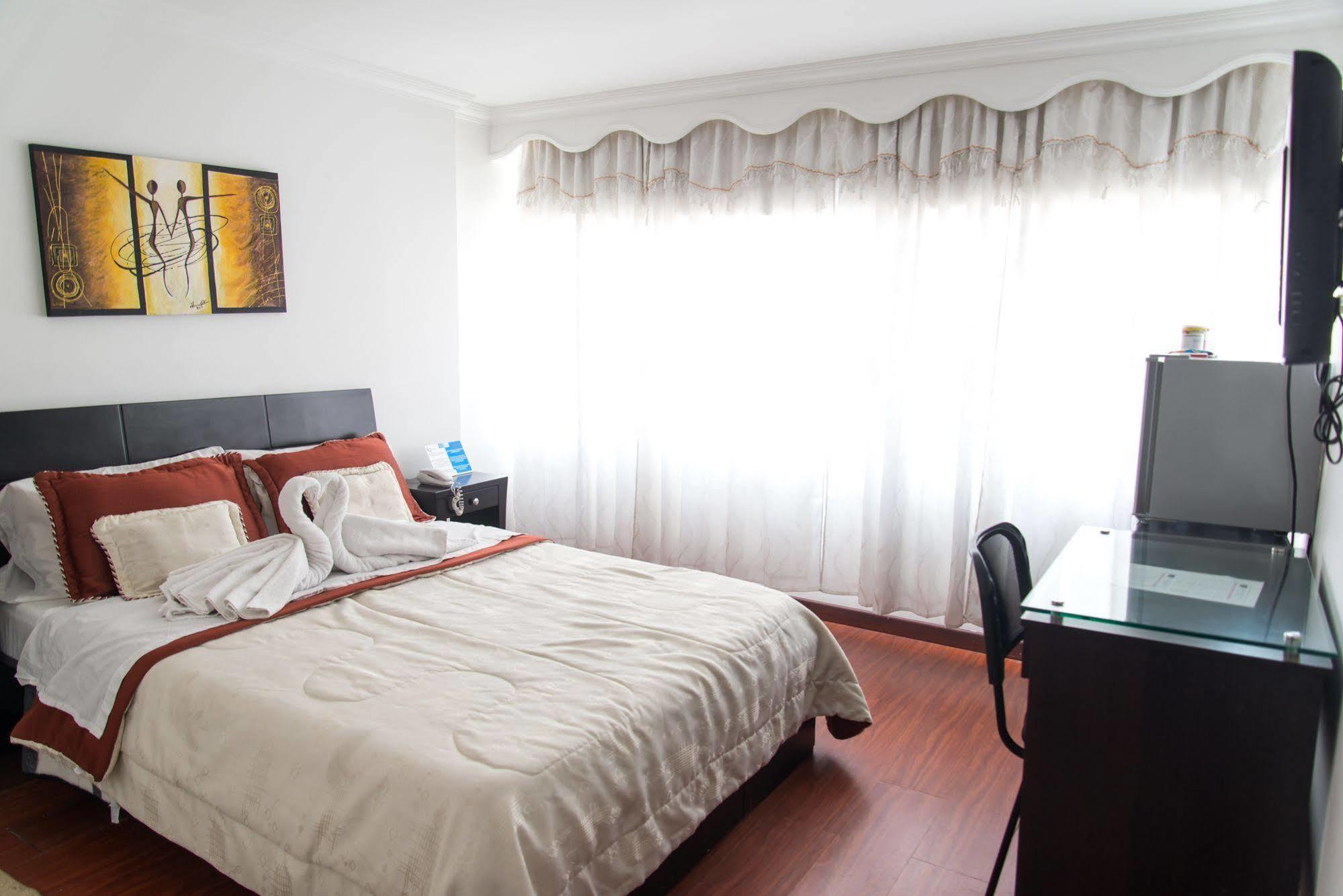 Hotel Fenix Real Bogota Bagian luar foto