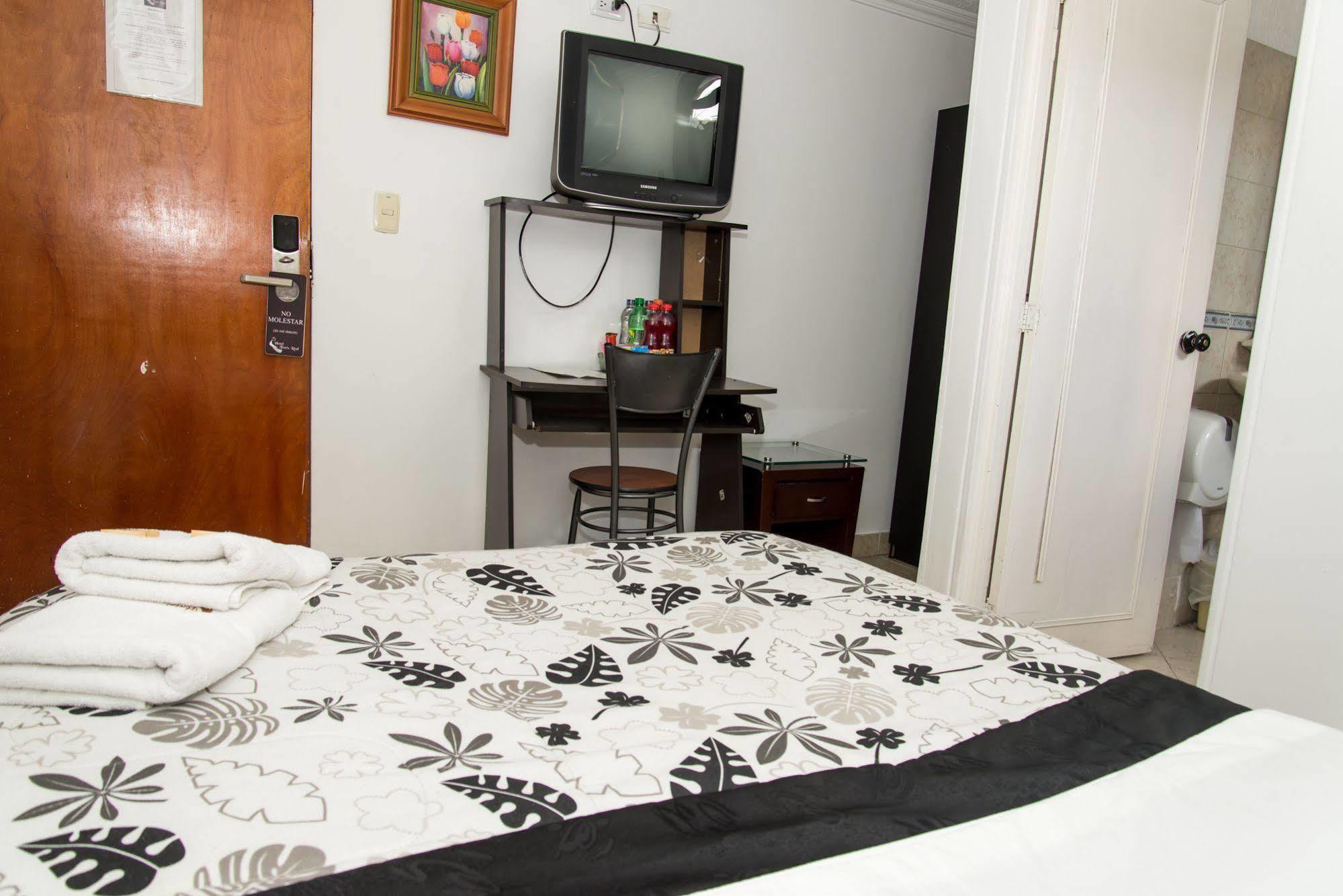 Hotel Fenix Real Bogota Bagian luar foto